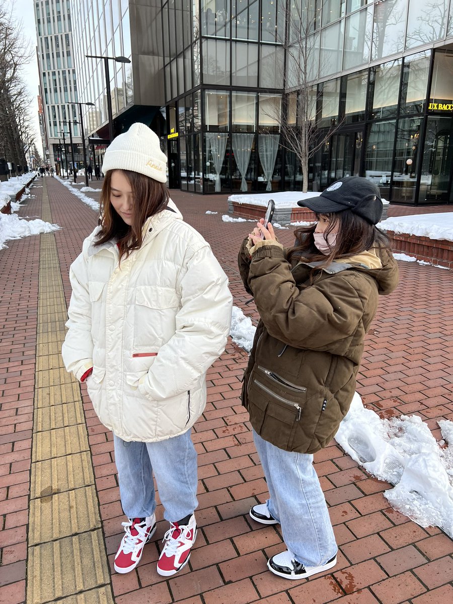 productMs03's tweet photo. 今日は宣材写真撮りです！
#anela
#ニットキャップ
#スウェードキャップ
#トレーナー
#BURTON
#ANALOG
#JORDAN1
#JORDAN6 https://t.co/FVtkv8sRX8