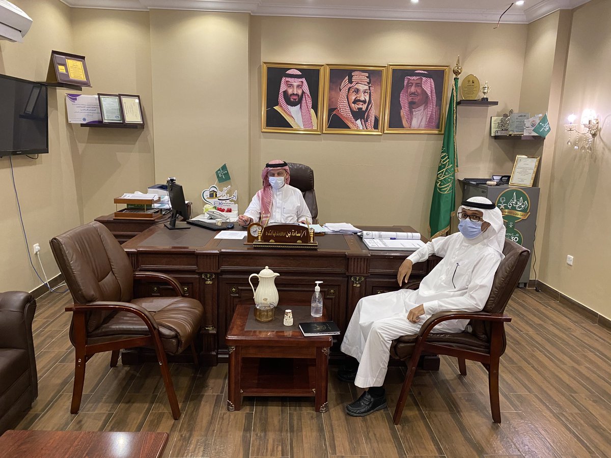 تشرفت ثانوية الإنجاز بالهجرة بزيارة مشرف التربية البدنيةالأستاذ/
صفوان عولقي 
حيث تفقد سير العملية التعليمية من خلال  جولته بين الفصول ومتابعة تطبيق الإجراءات الاحترازية برفقة مدير ثانوية الإنجاز بالهجرة الأستاذ /
أسامه محمد بانده.