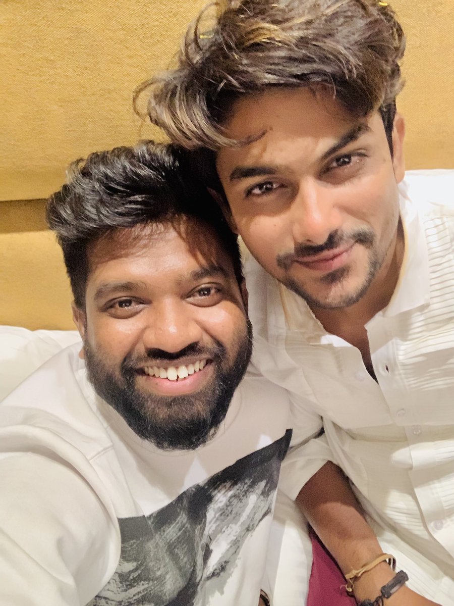 RollRida's tweet photo. Congratulations @vjsunnyofficial ! Winner of Bigboss Season 5 🏆 https://t.co/cP1p0ZrWSj