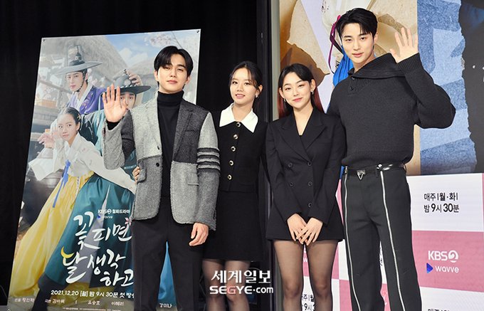 #Moonshine casts #YooSeungHo #Hyeri #ByeonWooseok &amp; #KangMina at the drama's press conference 🖤

Their drama will be available to watch on <a href="/kocowa_official/">KOCOWA OFFICIAL</a>