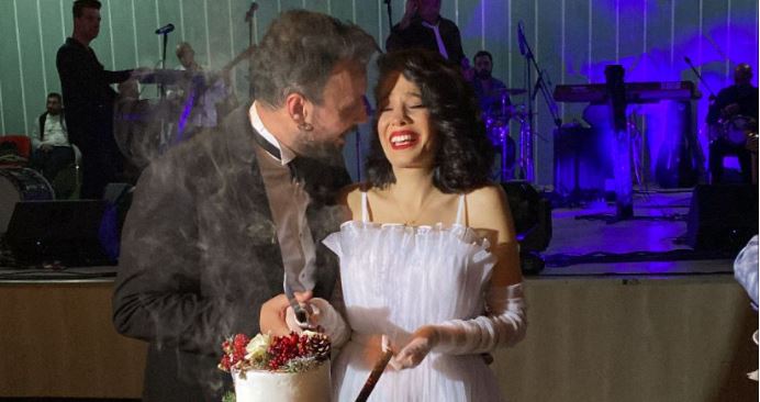 Arka Sokaklar’ın Dilek’i Cansu Dağdelen müzisyen aşkıyla evlendi! dlvr.it/SFhr8V