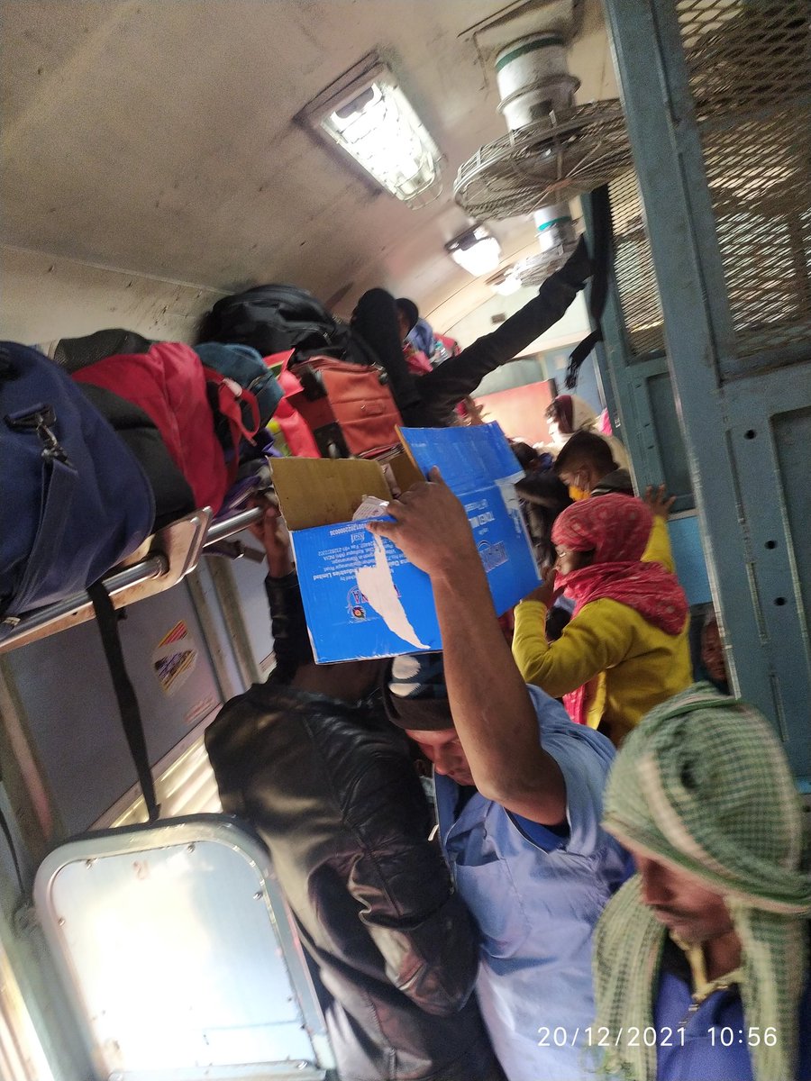 _mr_saif26's tweet photo. Tarin No. - 12565 ( 20-12-21 ) 
2S ke name pr online and counter booking ke bad aisa situation ki log ticket  lekr apne seet Tak nahi ja sakte iska jimmewar kon?
@narendramodi @PMOIndia @RailMinIndia @AshwiniVaishnaw @TheLallantop @thewire_in @BJP4India @ndtv https://t.co/dttYDXaq3l
