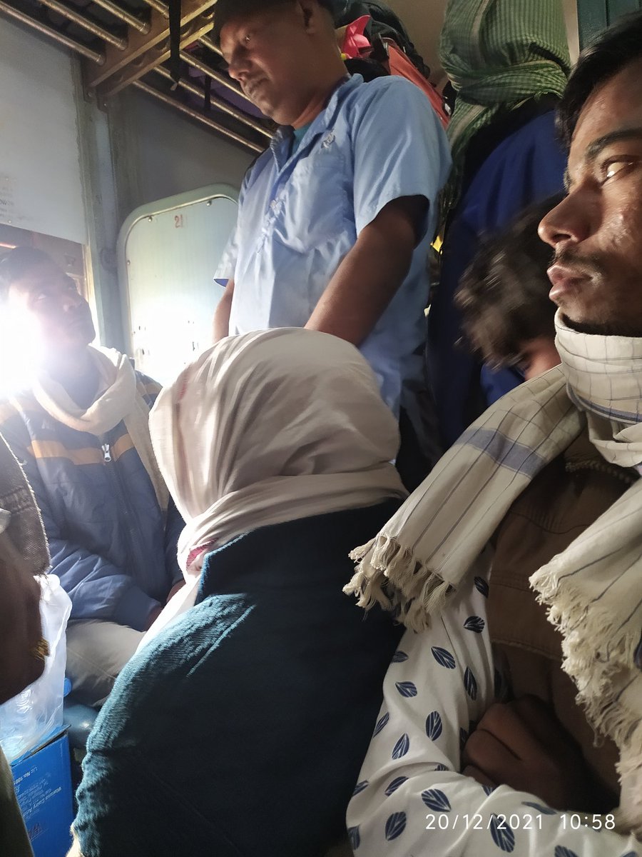 _mr_saif26's tweet photo. Tarin No. - 12565 ( 20-12-21 ) 
2S ke name pr online and counter booking ke bad aisa situation ki log ticket  lekr apne seet Tak nahi ja sakte iska jimmewar kon?
@narendramodi @PMOIndia @RailMinIndia @AshwiniVaishnaw @TheLallantop @thewire_in @BJP4India @ndtv https://t.co/dttYDXaq3l