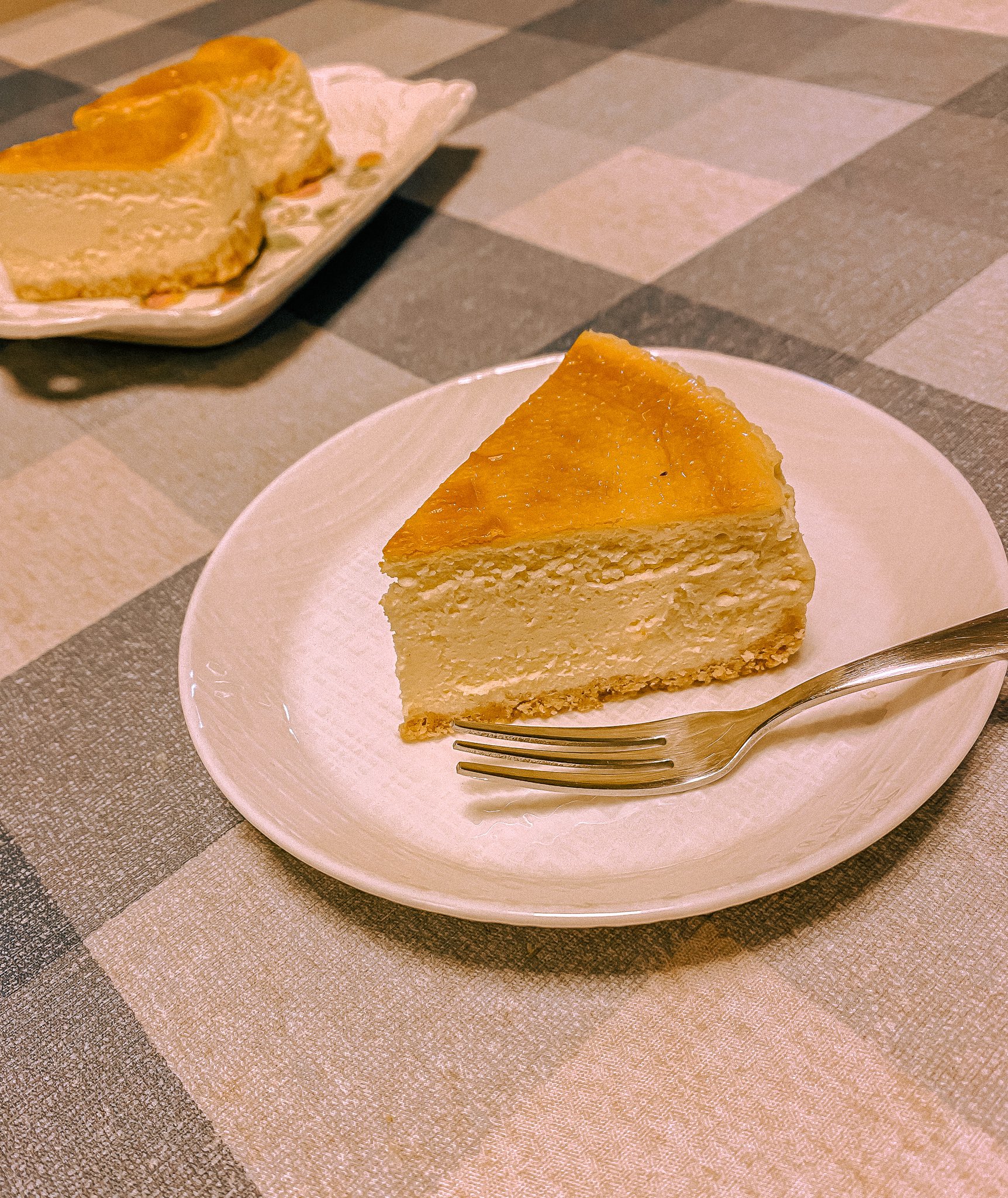 Aimy 柚子のチーズケーキ 頂き物の柚子をたっぷり入れたニューヨークチーズケーキを焼きました 1日置いておくとまた味わいが変わっていて 美味しかったです チーズケーキ 柚子 お菓子作り お菓子作り好きな人と繋がりたい