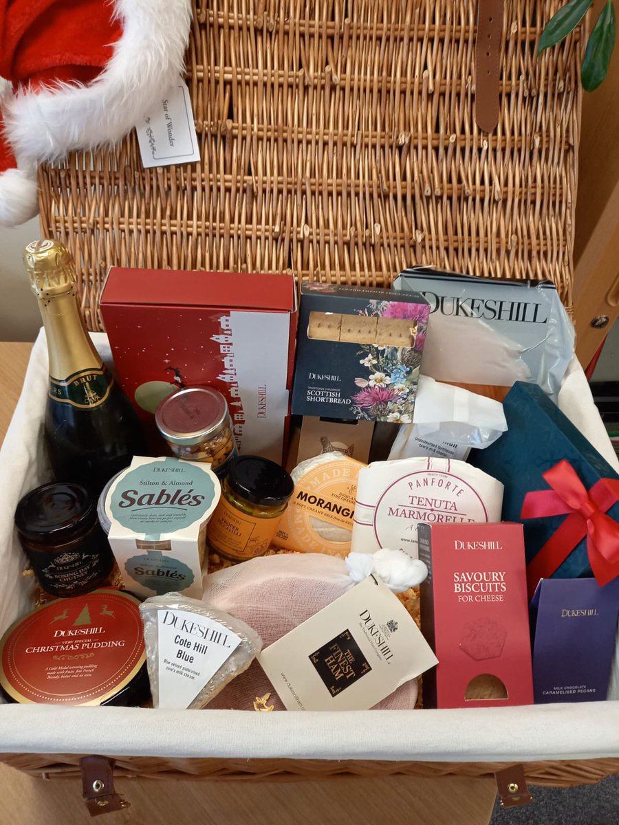 Harrison_FS's tweet photo. When the boss knows how to treat his team at Christmas! β₯οΈπβ¨ Thank you Greg from all of us here at Harrison Financial Services - what a gorgeous hamper to help us celebrate the festive season! Cheers! π₯π₯ #TeamHFS https://t.co/2PuY4RlIyz