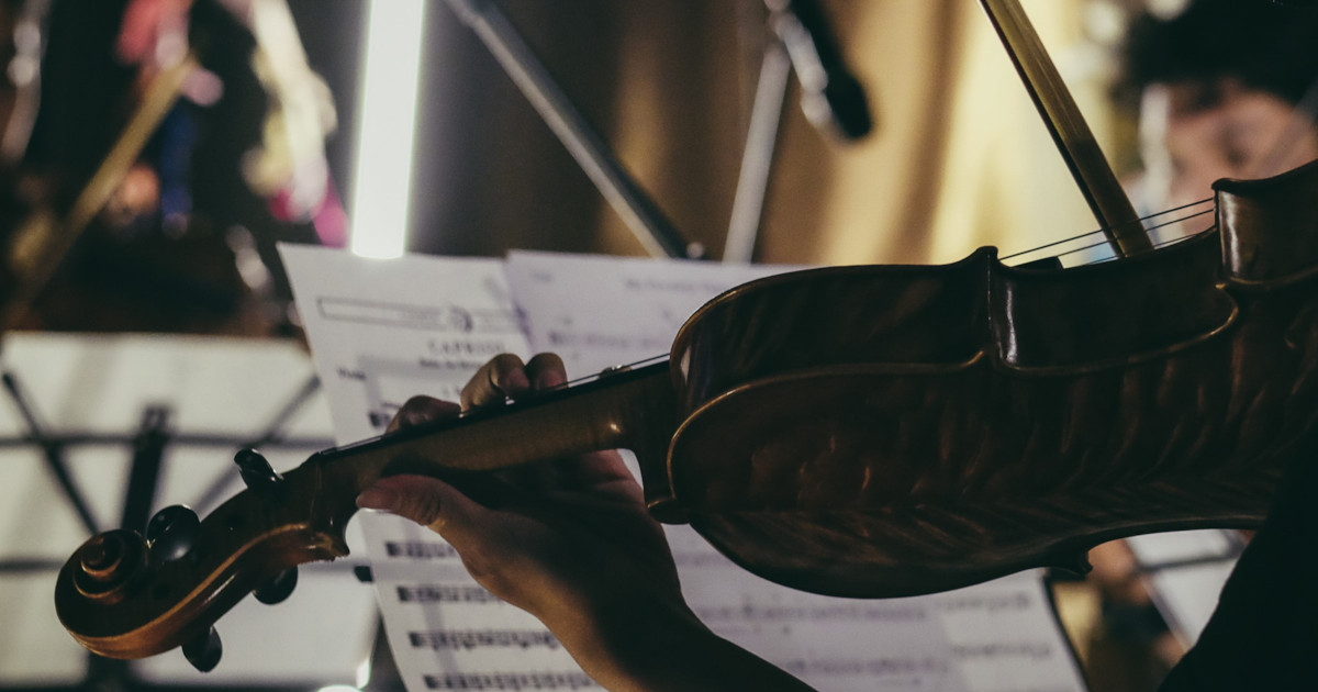 In Kooperation mit dem @Beethovenorches laden wir am 9. Januar zum ersten #Kinderkonzert im neuen Jahr ein. Beim Stück 'WUM und BUM und die Damen DING DONG' dürfte vor allem die Instrumentenauswahl von Komponist Gordon Kampe für Überraschungen sorgen.