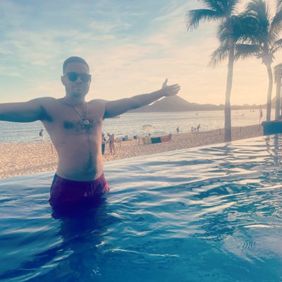 BhrisThomas's tweet photo. #NewProfilePic https://t.co/vYtUUgkEVR