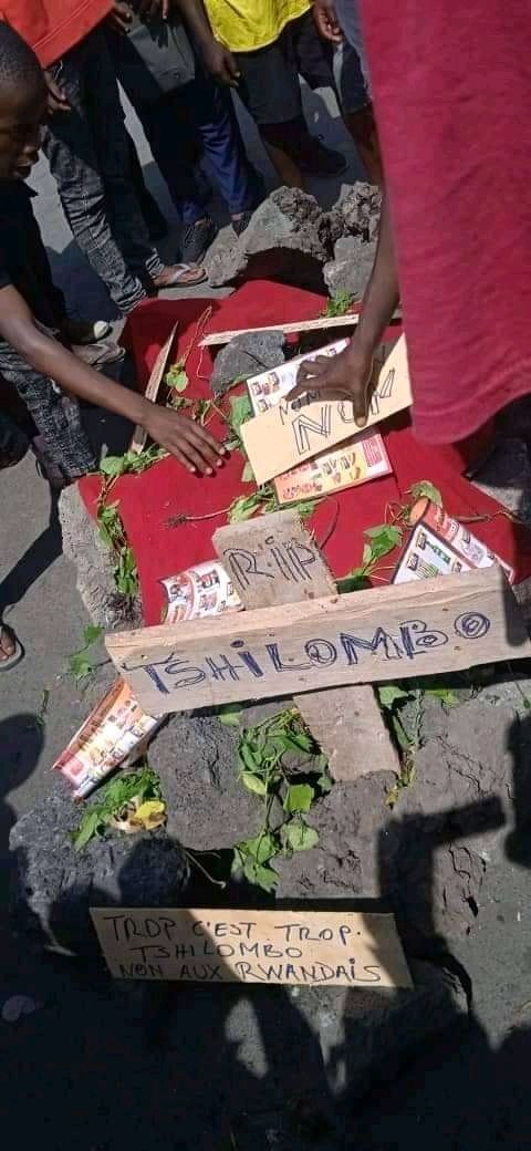 InnocentMirimo3's tweet photo. Un message fort de la part de la population de Goma à Monsieur béton avant 2023 @LwarhibaM @7sur7_cd @InitiativeOlk @wembi_steve @soniarolley @MuyamboKyassa @exxousia @kikayabinkarubi @basealoimba @AbedAchour @RFIAfrique @LitsaniChoukran @IDiediaz @Aaronmubanga7 @pprdofficiel https://t.co/RuARLh0hrM