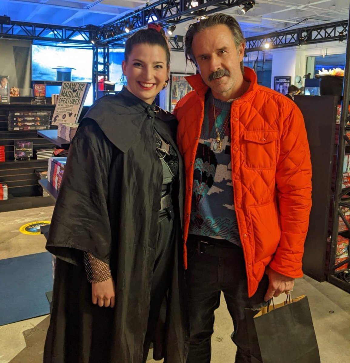 MagicImmersive's tweet image. We are so thrilled that @DavidArquette came to enjoy @magicimmersive!!! 🤩

#magicimmersive #magicimmersivechicago #magic #magical #celebritiesinchicago #chicago #chicagofortheholidays #holidaysinchicago