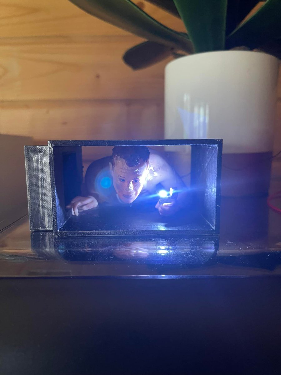 ff3dprinters's tweet photo. 🎄🎄Christmas is almost here.
🥳🥳Which Christmas decorations have you set up already?
😍😍Below is “Bruce Willis in a die hard clip” printed by Mandy Rayner with her #FF3dprinter. Super incrediable with light effect👍.
#Flashforge #christmas #DieHard #DiehardIsAChristmasMovie https://t.co/ouFw0xg5cD