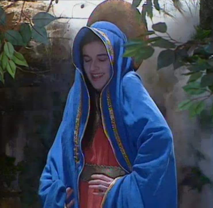 GoigsALaFresca's tweet photo. La de can Caragol va tenir una experiència extrafísica a vora la font. A les Valls de santa Gueraula encara hi ressonen els seus #gojos, els més televisius de la història: “Tooots com un home soool...” #paraulògic @espremulla https://t.co/t2IbZ34hwK