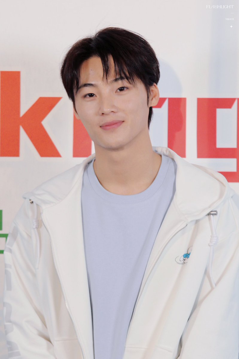 _Flashlight___'s tweet image. #YuGengyin #俞更寅 

2021/12/20

HD 4P
 
@yugengyin_0428