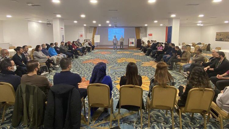 Eurodesk Türkiye tarafından temas noktaları için 14-18 Aralık 2021 tarihlerinde düzenlenen “2021 Yılı Değerlendirme Toplantısı”na katılım sağladık. Toplantıda 2021 yılı faaliyetlerimizi değerlendirerek 2022 yılı faaliyet planlarımızı belirledik. <a href="/eurodesktr/">EurodeskTR</a> <a href="/ulusalajans/">Türkiye Ulusal Ajansı 🇹🇷 Turkish NA</a>