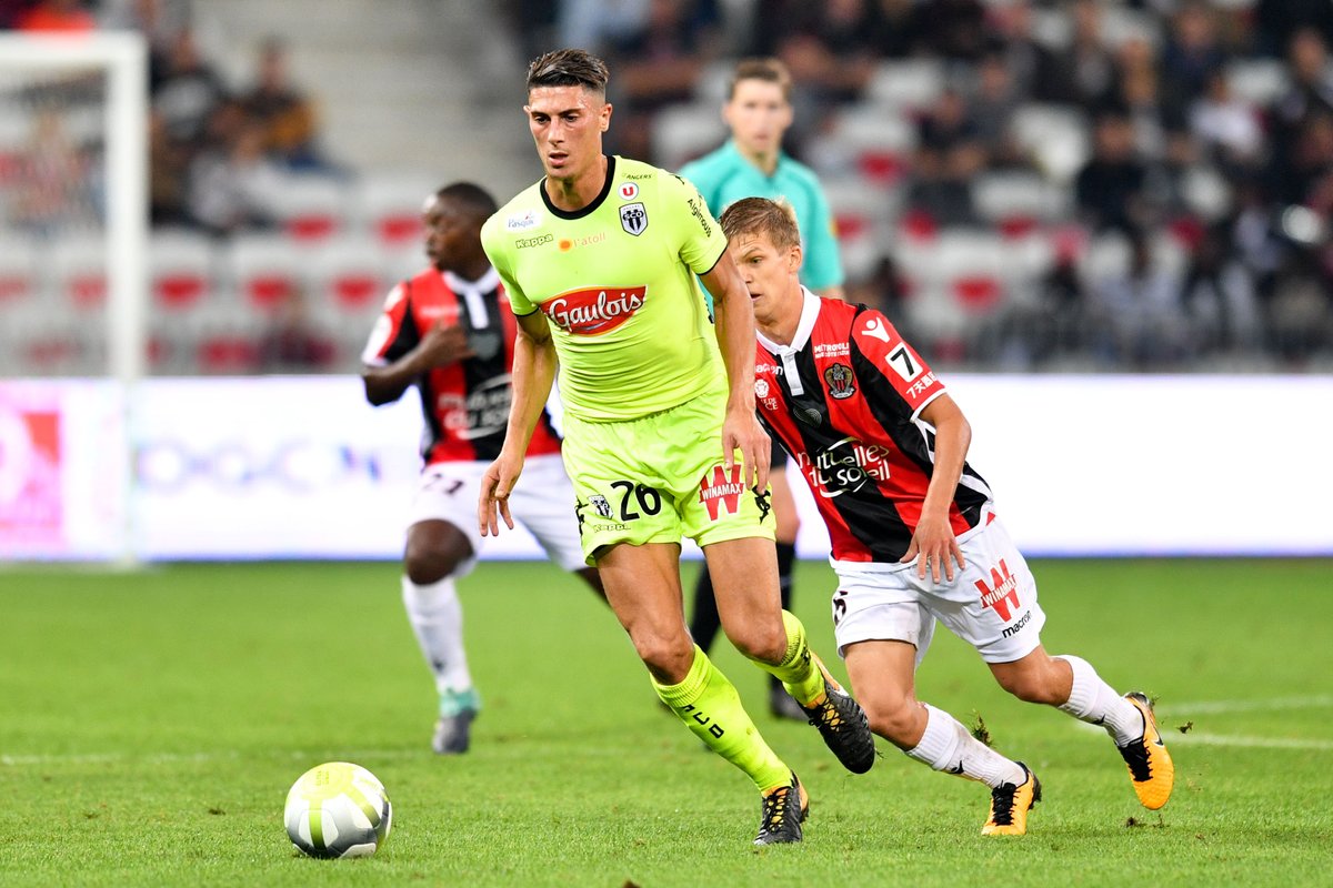 Ligue1's tweet photo. 🇩🇿 L'Algérie remporte la première 𝓒𝓸𝓾𝓹𝒆 𝓐𝓻𝓪𝓫𝒆 de la FIFA 🏆 ! #FIFArabCup 

Félicitations à ces 4 Fennecs 🦊 passés par le championnat de France 👏👏 https://t.co/ZR2ZUw3qJx