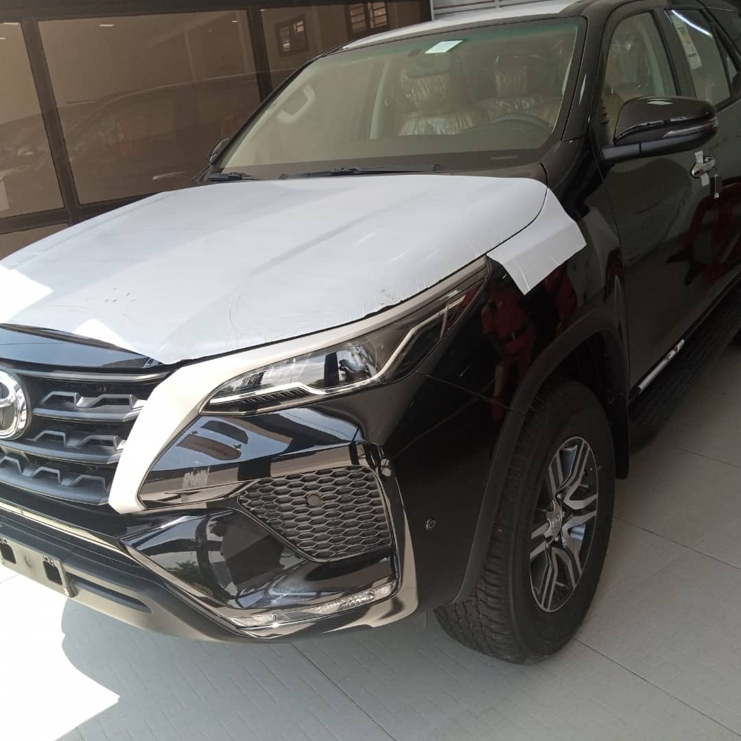 dorssage's tweet photo. @BopeRom Toyata Fortuner 2021sans plaque à vendre https://t.co/9JnyuoZ543