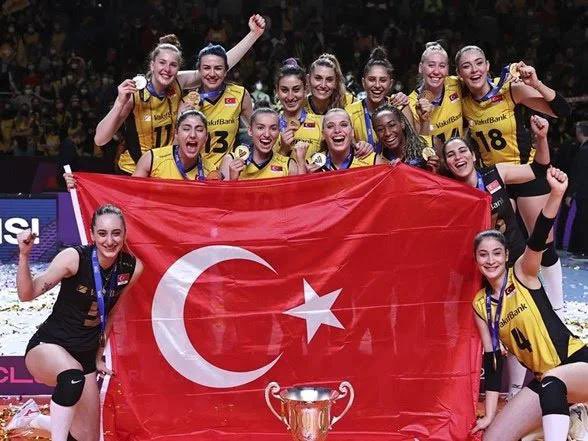 FIVB Kadınlar Dünya Kulüpler Şampiyonası finalinde şampiyon olan Vakıfbank Spor Kulübü voleybol takımını ve Doğa’dan mezun öğrencilerimiz; Zehra Güneş, Melis Gürkaynak, Buket Gülübay, Tuğba Şenoğlu, Derya Cebecioğlu’nu tebrik ederiz. 👏🏆