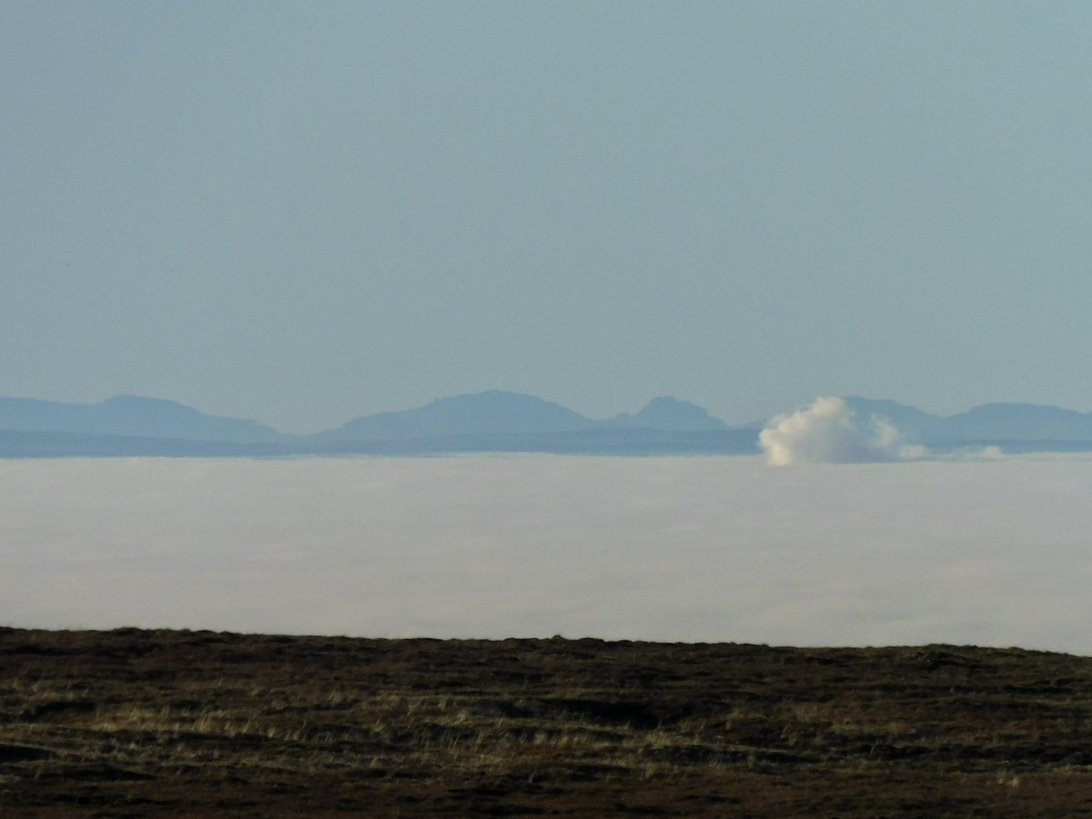 L-R, Garnedd Ugain (Snowdon), Glyderau, Moel y Parc mast in Clwyd, Y Garn (just!), Tryfan and Carneddau from Bleaklow yesterday. Remarkable clarity, if I’d had my scope I reckon we could have seen Adam and Eve. Pic by @EllieJLong