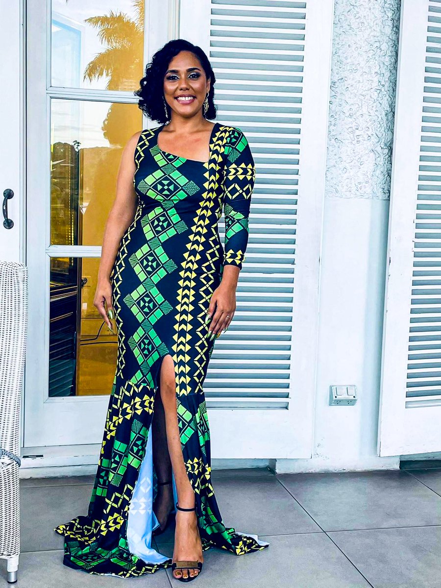 FijiLaboriel's tweet photo. The talented and beautiful Finau Baselala, spotted wearing her custom made evening gown in our latest "Malosi" print's over the weekend for her performance at the @nailolomaxmas show! 💚🖤💚
#MALOSI #newmotifs #fijimade #patternreveal #TUVALU https://t.co/jXb1HEOFY0