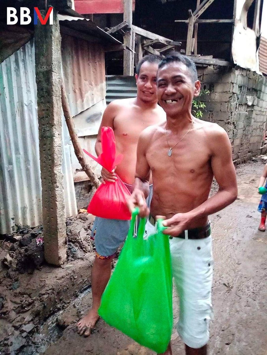 bongbongmarcos's tweet photo. Patuloy ang ating mga headquarters at volunteers sa CDO sa paghahatid ng agarang tulong sa kanilang komunidad.

Ipadayon ang maayong buhat mga kagay-anon! Maraming salamat po. https://t.co/vM4hlQzbbr