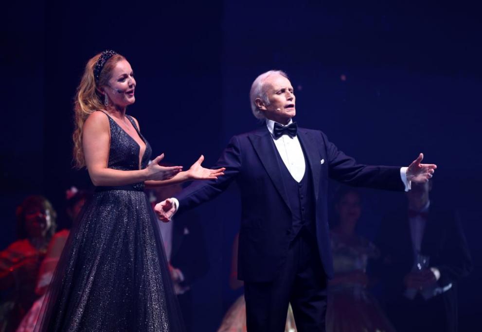 JCarrerasTenor's tweet image. Hristo Stoichkov applauded José Carreras at the world premiere of &quot;Opera D&apos;amore&quot; in Sofia last night: dariknews.bg/novini/liubopi…
The tenor was special guest of the show and was joined by international and Bulgarian opera singers and the orchestra and choir of the @OperaSofia.