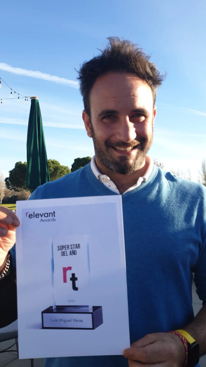 RelevantTraffic's tweet photo. Y el gran premio #SuperStarDelAño se lo llevó, por tercera vez, Luis Miguel Varas, nuestro querido Country Manager. ¿Qué podemos decir de él? Que se lo merece sin lugar a dudas porque cada año brilla con más fuerza. #PremiosRT https://t.co/unDtLTJCYr
