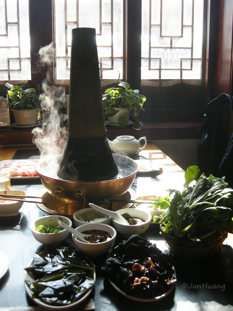 junhuanglondon's tweet photo. Beijing Hotpot – mushroom, tofu, leafy vegetables and maybe some thin lamb slices …… it is the atmosphere that I miss most, those cold yet warm winter days ……
#Hotpot #lifestyle #Food
#Beijing #hutong #Culture
#dailylifephotography https://t.co/Bjd2T2hf5o