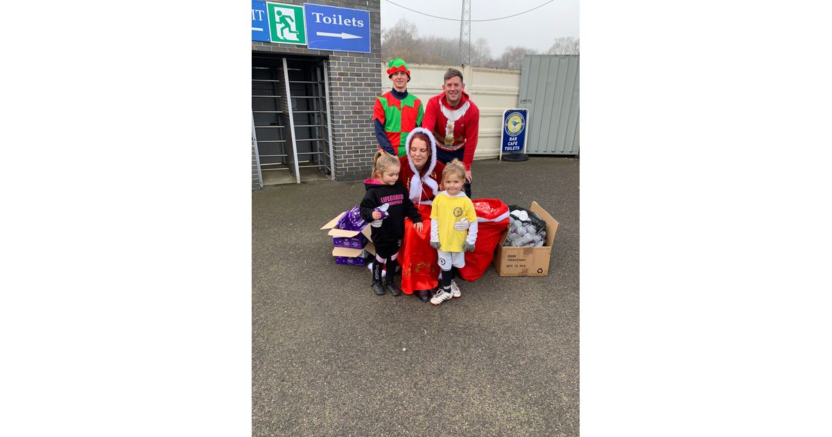 fc_farnborough's tweet photo. Mrs. Claus Visits our Mini Kickers Session
https://t.co/qOJQxqdg2O https://t.co/StIC7GHHSP