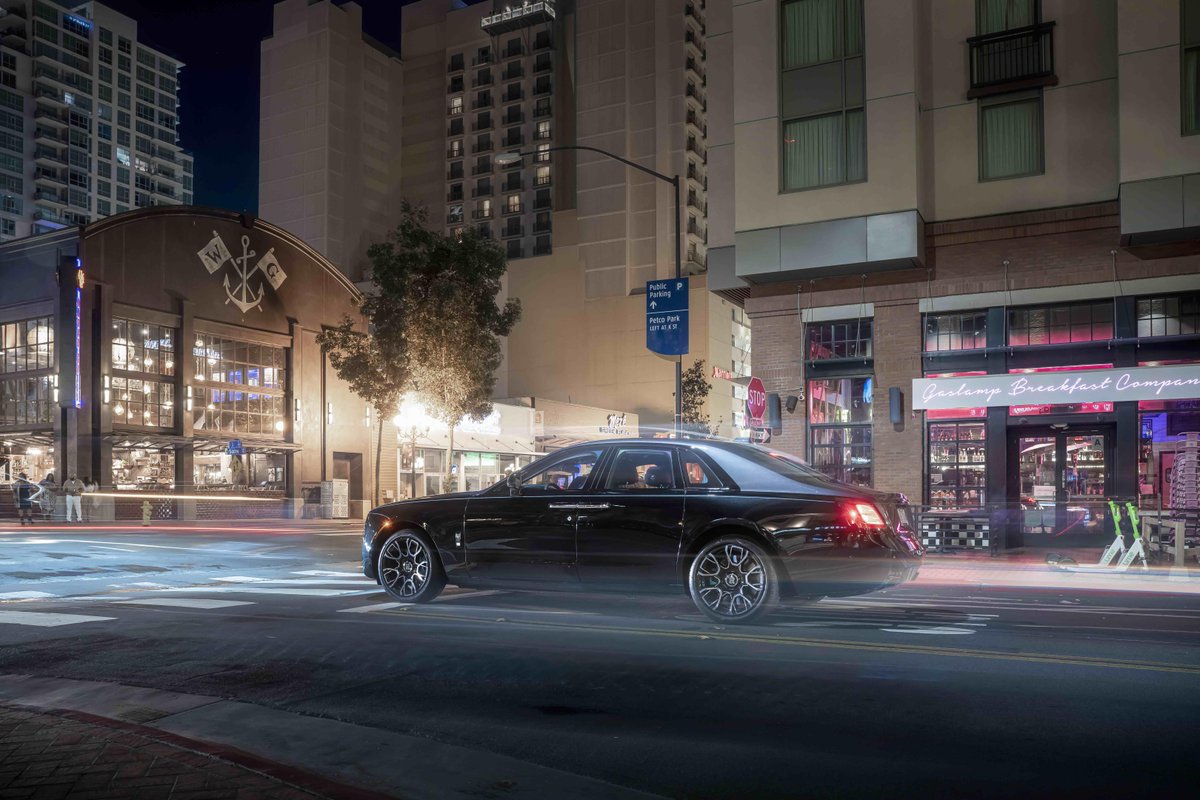rollsroycecars's tweet photo. The darkened and subverted alter ego of #RollsRoyce #Ghost stands 'off-duty' in the streets of San Diego, California. 

#BlackBadgeGhost https://t.co/pGxgghaxUD