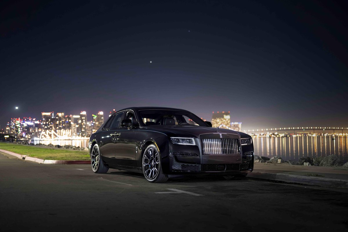 rollsroycecars's tweet photo. The darkened and subverted alter ego of #RollsRoyce #Ghost stands 'off-duty' in the streets of San Diego, California. 

#BlackBadgeGhost https://t.co/pGxgghaxUD
