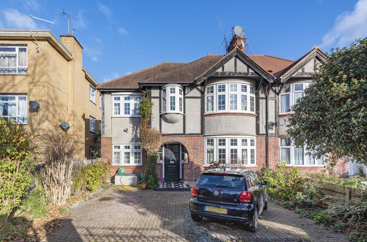 Lauristons's tweet photo. Dorset Road, London, SW19 | This extended five bedroom two bathroom semi-detached family home comprises of ... https://t.co/gbTV8n5gD6 https://t.co/H4OEOIPC5S