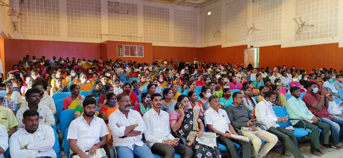 ಇಂದು ಕೋಲಾರ ಜಿಲ್ಲೆಯಲ್ಲಿ <a href="/UnionBankTweets/">Union Bank of India</a> presents <a href="/VK_SSRaita/">VK Super Star Raitha #ಸೂಪರ್ಸ್ಟಾರ್ ರೈತ2021</a> ಕಾರ್ಯಕ್ರಮವನ್ನು ಉದ್ಘಾಟಿಸಿದ ಗಣ್ಯರು ಹಾಗೂ ಭಾಗವಹಿಸಿದ ಸಭಿಕರು. #VKSSR2021 <a href="/Vijaykarnataka/">vijaykarnataka</a> #Kolar #Poweredby <a href="/STIHL/">A. STIHL AG & Co. KG</a> #TechnologyPartner <a href="/RatnagiriI/">Ratnagiri Impex</a> #AssociatePartners <a href="/reshamandi/">ReshaMandi</a> #SiddiBio <a href="/coromandel_int/">Coromandel</a> #Chittariagricare