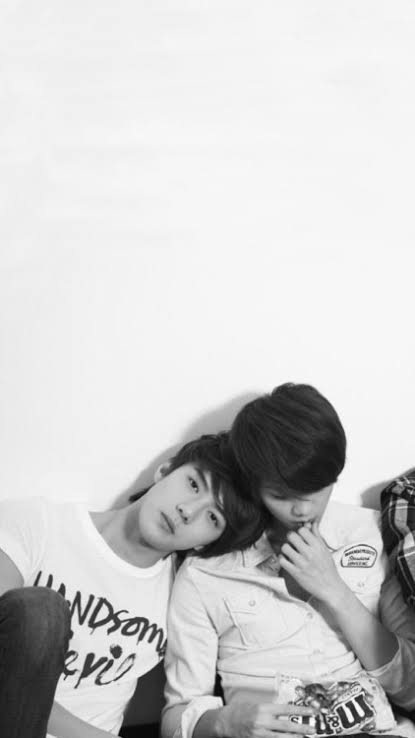 inose_kiyo's tweet photo. 🧡🧡🧡🧡🧡🧡🧡🧡🧡
#hunhan1220day #hunhan #happyhunhanday https://t.co/1GhqAH4hJJ