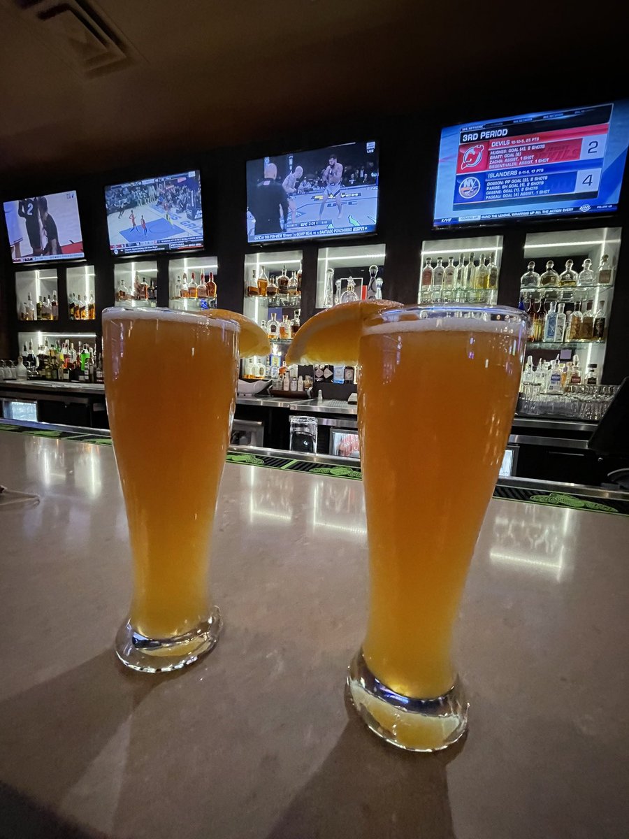 StayGoldErika's tweet photo. making bank 🍻🤑🎰 https://t.co/KgaS7sJRTa
