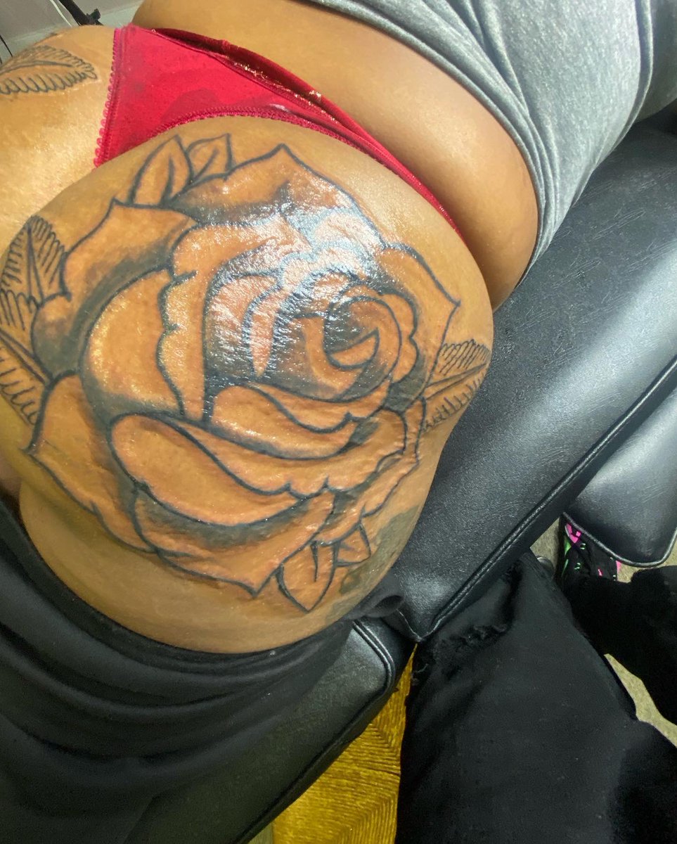 CSZayy_'s tweet photo. I been weird my whole life.... I just try to play it off like I'm chill๐คท๐ฝโโ๏ธ #tattooartist #AssTatt https://t.co/YmFnUxCajj