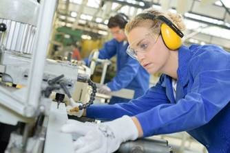 FTravail84's tweet photo. «Le plus difficile est de convaincre les candidats à s’orienter dans l’industrie, c’est un secteur porteur, ils ne le savent pas assez». T. Redondo, délégué UIMM 84. Découvrez le parcours de formation qui répond aux besoins du secteur.
@IndustriesPaca
👉https://t.co/SYA02ynW6l https://t.co/MByya9ZvFj