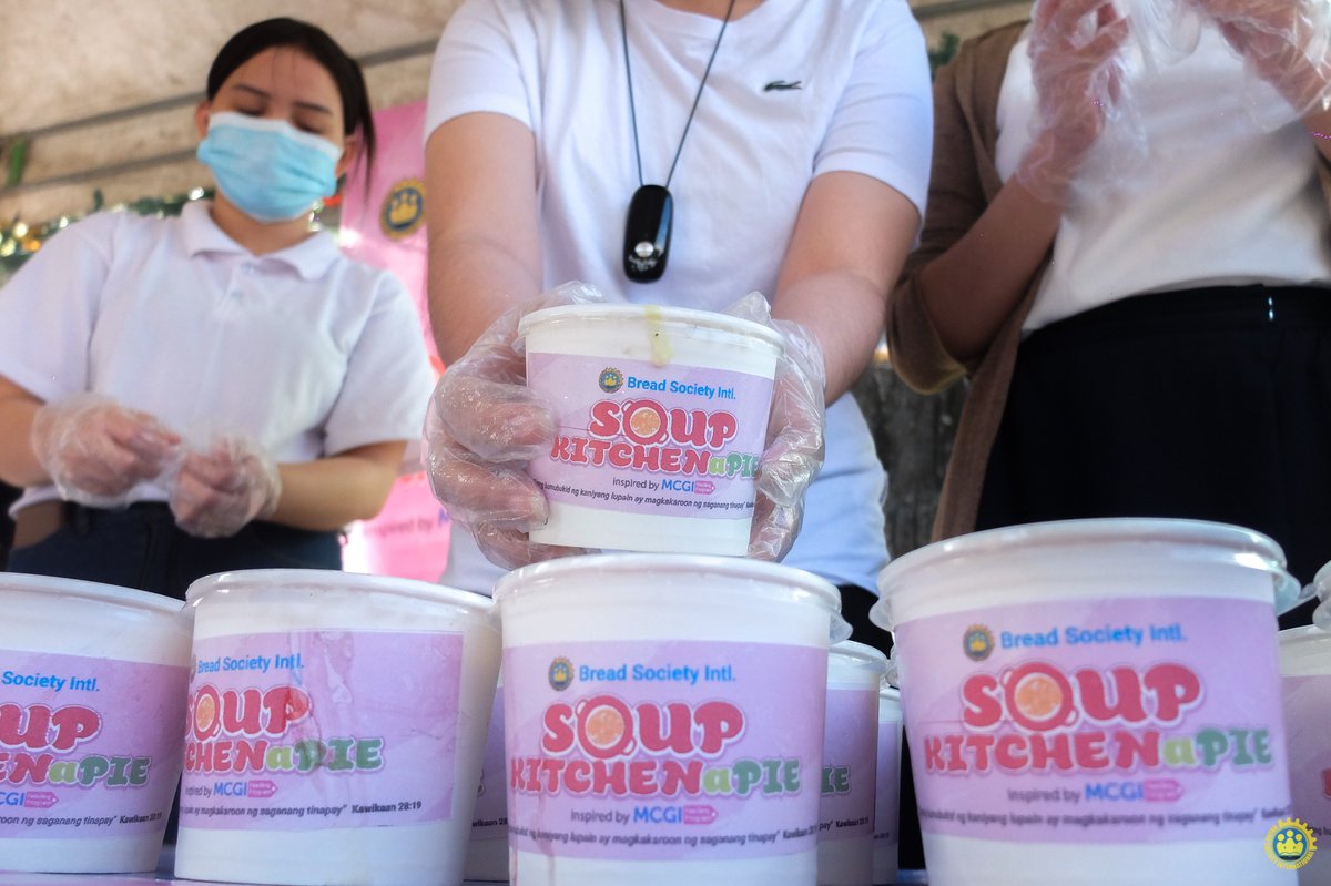 mcgibread's tweet photo. SOUP KITCHEN. It’s another day of free breakfast meals in Caloocan! A total of 200 recipients received warm bowls of sopas in Caloocan last December 10. Officers and members of BREAD Society-Caloocan in partnership with SK Chairman Marco Sobremonte distributed each bowl. https://t.co/T32zy6A5nO