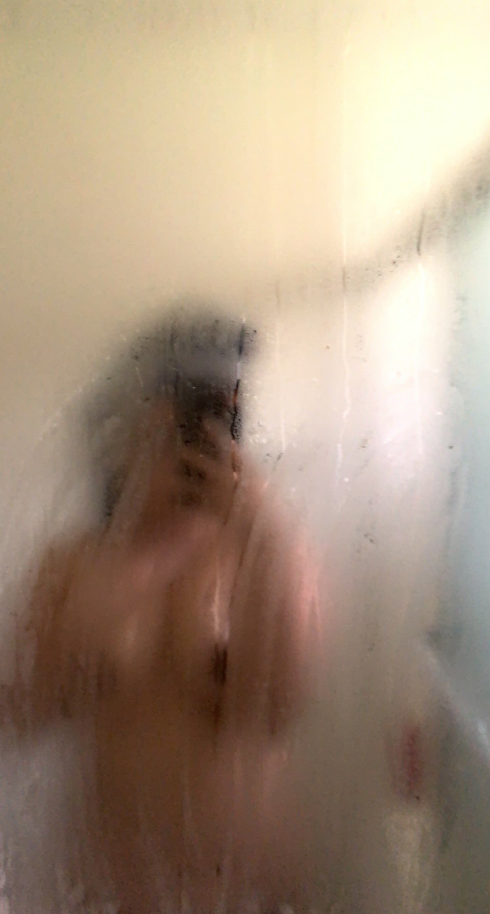 Steamy shower 🧼 https://t.co/138cerHcsF