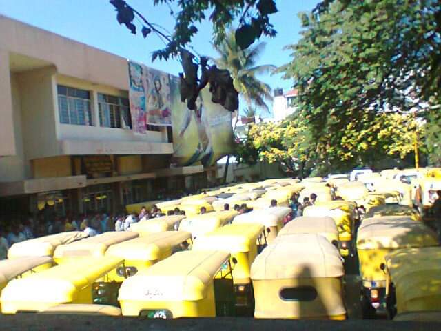 Revanthk47's tweet photo. #9YearsForYaareKoogadali

#YaareKoogadali Celebrating 9 Years Today ❤❤

YK FDMS in Avlahalli Venkateshwara theater🔥🔥

#PuneethRajkumar @PuneethRajkumar 😍😍
@srivajreshwari @thondankani https://t.co/EYcII57hEt