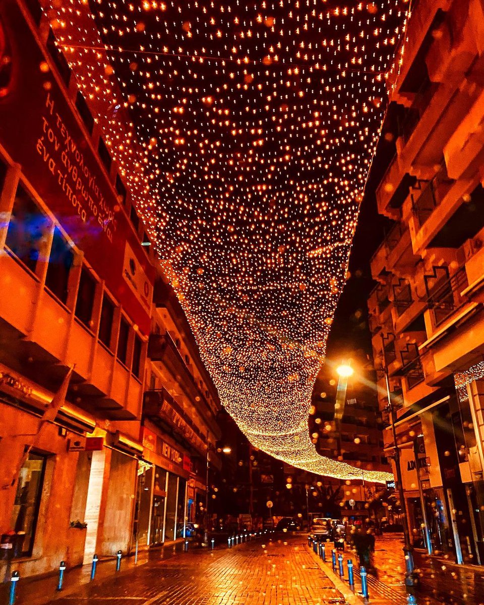 Larnaka is all dressed up for the Christmas holidays and she looks stunning right? 🎄
#Cyprus #Larnaka #Ermou
📷 @jp_hart72