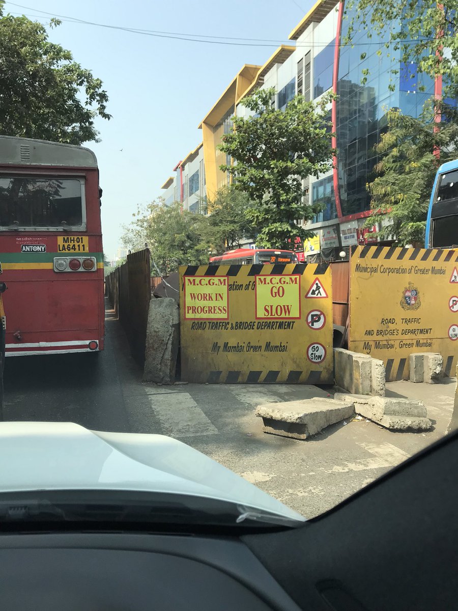 rajeshsharma31's tweet image. Inconvenience is regretted #MCGM #BMC #Roadsafety #Mumbai please remove barricades as work is NOT in progress causing inconvenience to public at MG Road #Borivali east