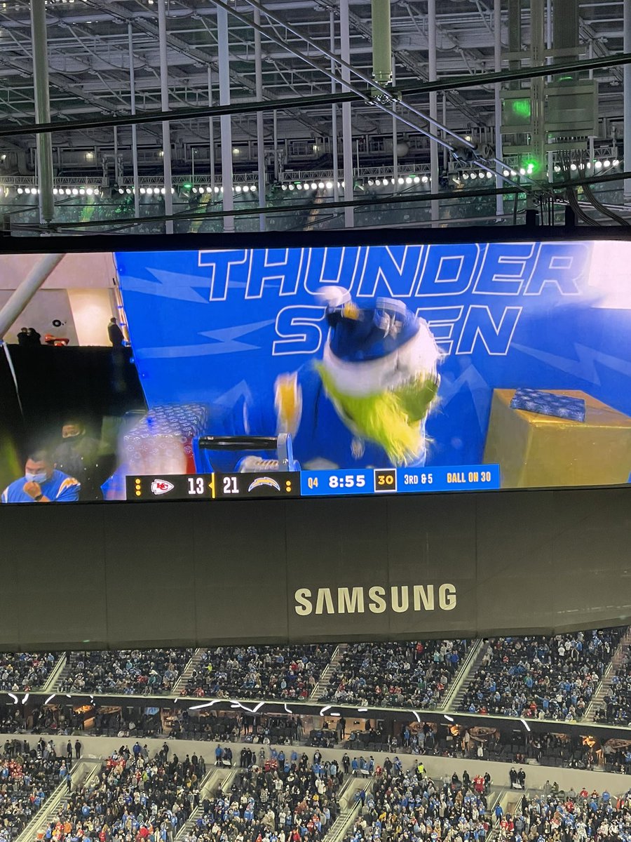 Can you believe the cheermeister himself came to LA to fire up the crowd??? #12DaysOfGrinchmas