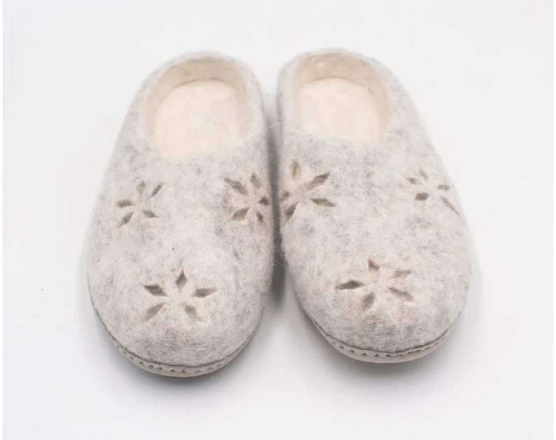 feltnyarn's tweet photo. Winter Essentials: Our beautiful handcrafted felt shoes make the best winter essentials for you. Their design and quality has totally hold us captive!
https://t.co/5wPzmJrNlX
.
.
#feltshoes #shoes #feltcraft #feltandyarn #feltsupplier #handmade #HandmadeHour #handmadegifts https://t.co/POLKgTeMv9
