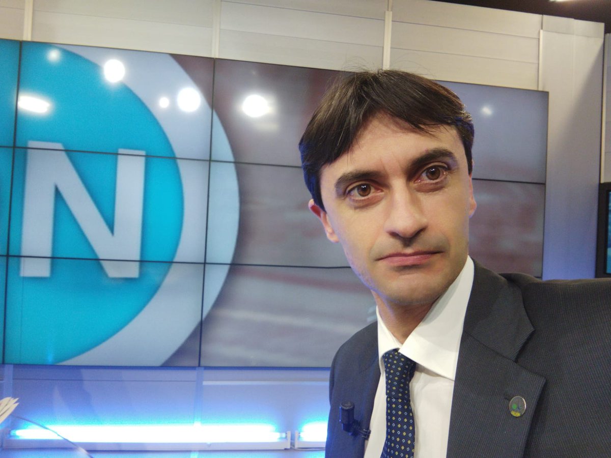 ManfrediPotenti's tweet photo. Buon lunedì a tutti dagli studi di Italia7, vi aspetto in diretta fino alle 8:30 !! https://t.co/v2PzP9ZAP4
