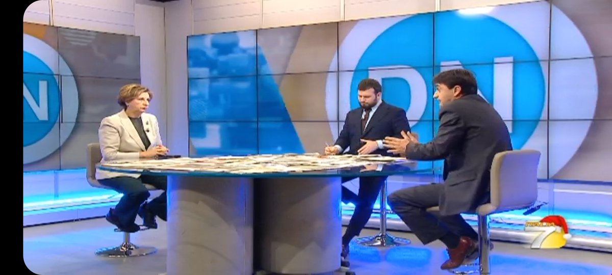 ManfrediPotenti's tweet photo. Buon lunedì a tutti dagli studi di Italia7, vi aspetto in diretta fino alle 8:30 !! https://t.co/v2PzP9ZAP4
