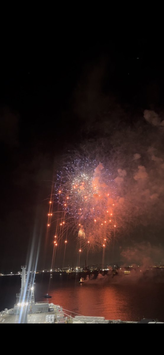 __Geniel's tweet image. Who decided to set off fireworks at 11pm? #SanFrancisco