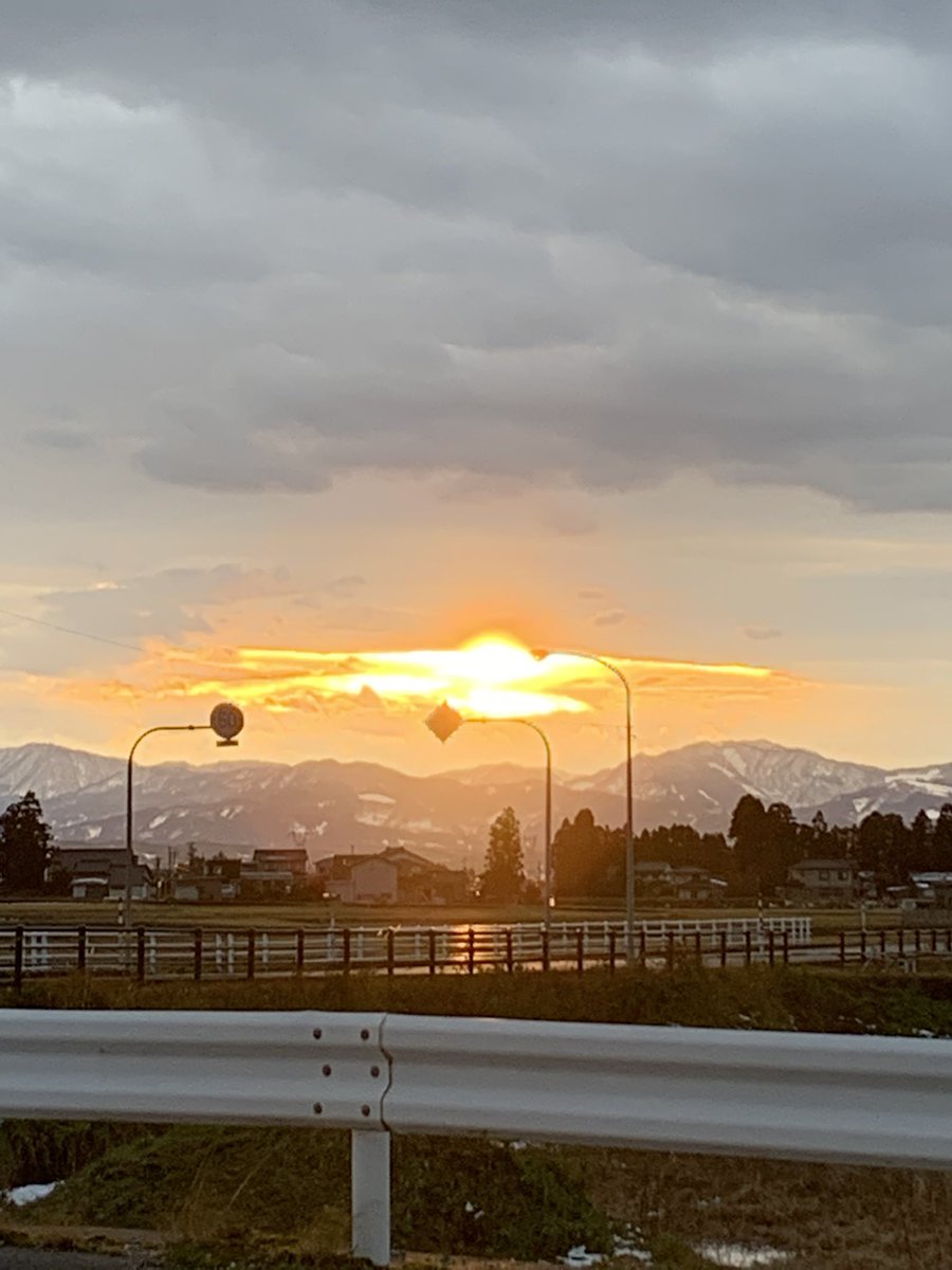 No14531128's tweet photo. 久しぶりの夕日です^_^ https://t.co/yxGMucvY2C