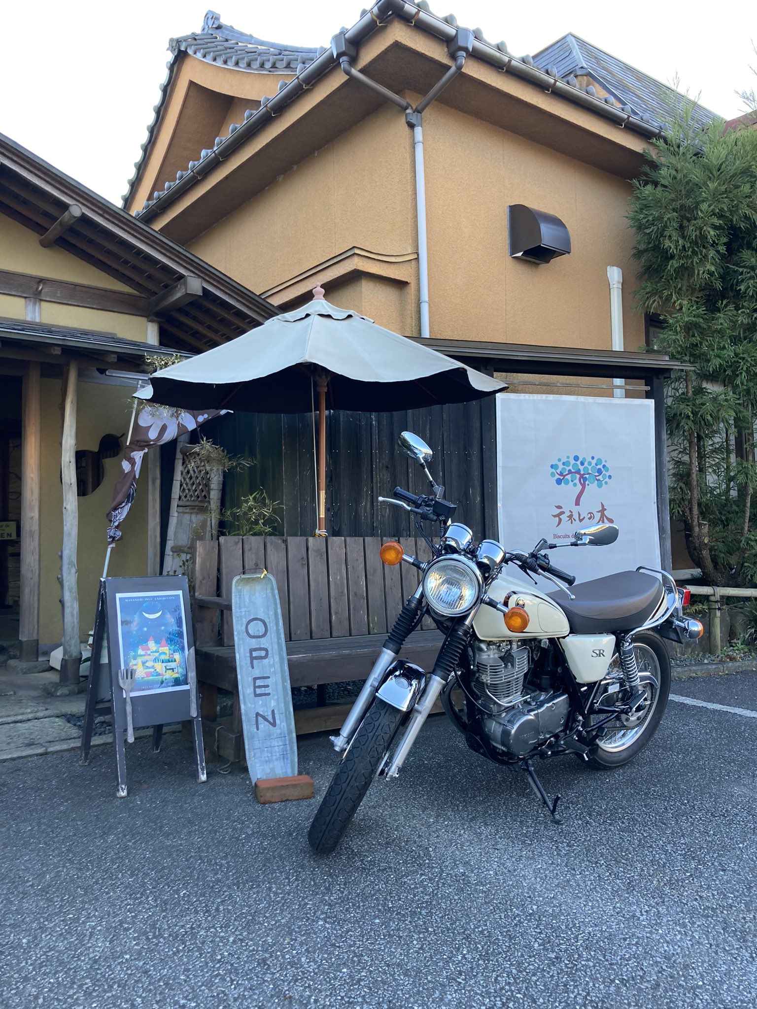 もう一度バイクに乗りたいおばさん ここを曲がったらどこに出るかな チャレンジで近所に新たな道を開拓したおばさんです 艸 ｽﾘﾙ 今日のお昼はビーフシチューと山盛りデザート バイクの方が結構いらっしゃるんですよ とのこと なるほど 店名