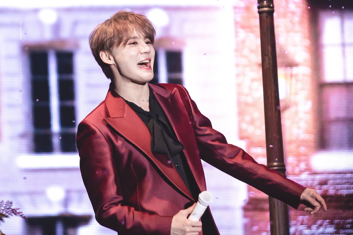 우리 오슷 장인 김준수씨께서 새로운
사극 오슷이 나옵니다 꺄아아아악 몇신데 ? 6시 !  #김준수_옷소매OST_6시