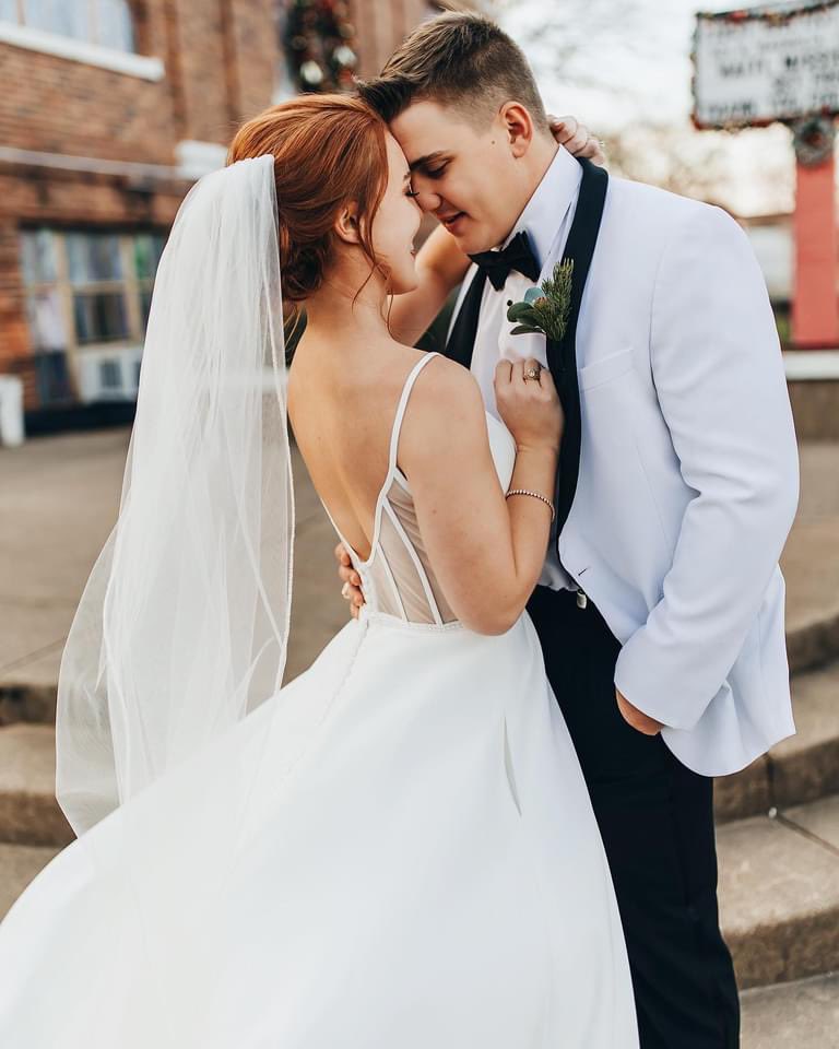 TylerBBatts's tweet photo. We are married !!!! https://t.co/ZdQhL6YHDf