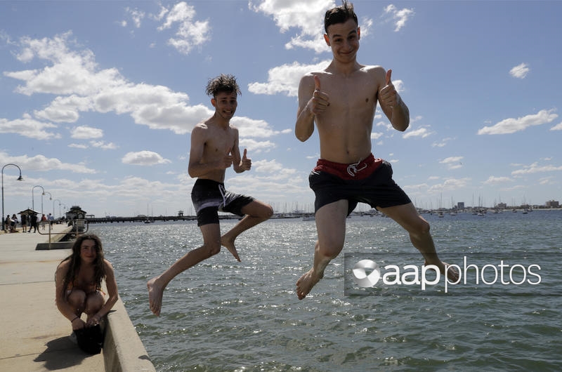 RT @aap_photos: Pix: Melbourne Daily Life https://t.co/AbODZWvyUj https://t.co/SI5g9NY9HR